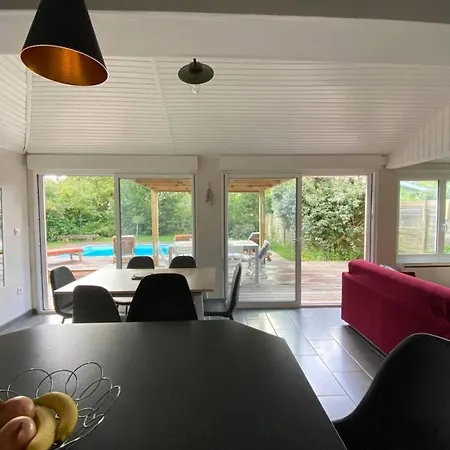 Hébergement de vacances Maison Des Lauriers à With Heated Pool *