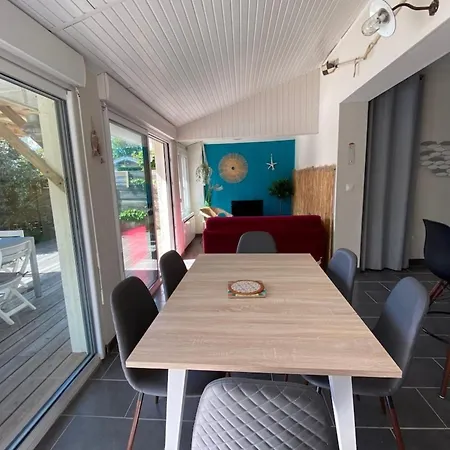 Maison Des Lauriers à With Heated Pool Hébergement de vacances Andernos-les-Bains