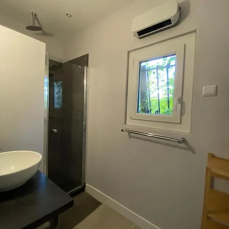 Maison Des Lauriers à With Heated Pool Andernos-les-Bains
