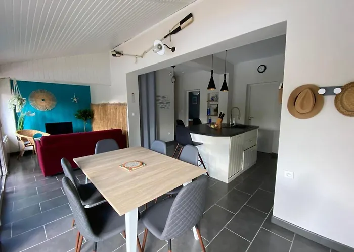 Maison Des Lauriers A With Heated Pool Дом отдыха