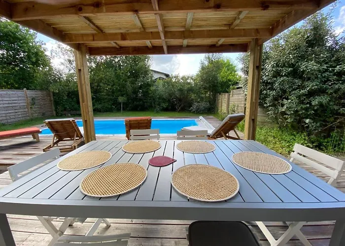 Maison Des Lauriers A With Heated Pool