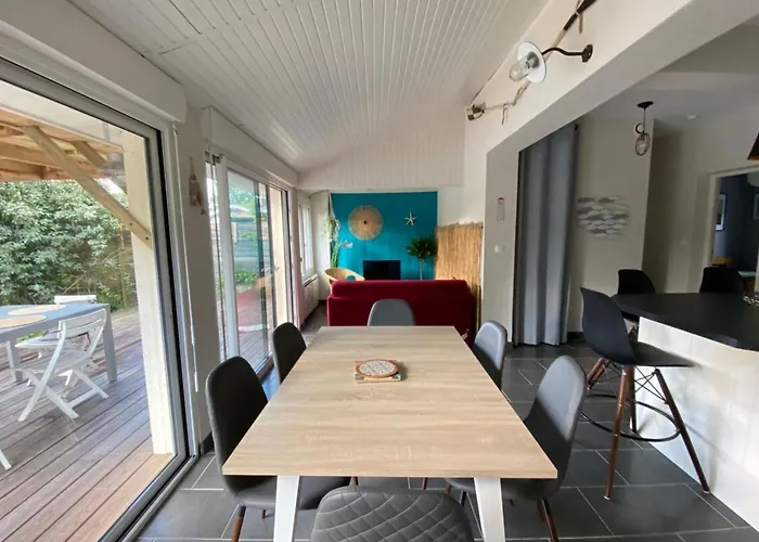 Дом отдыха Maison Des Lauriers A With Heated Pool