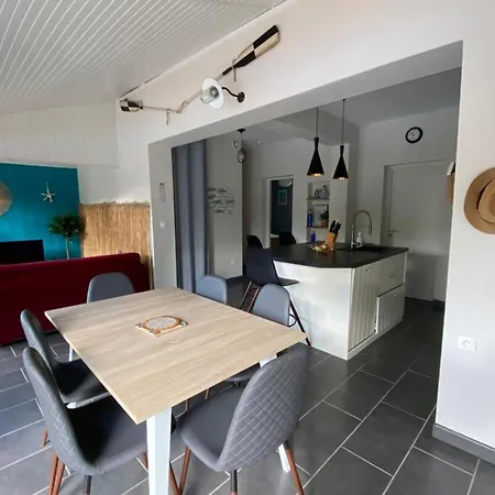 Maison Des Lauriers A With Heated Pool 度假居