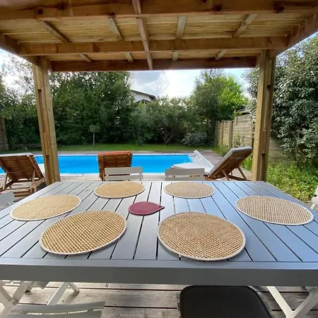 Maison Des Lauriers A With Heated Pool